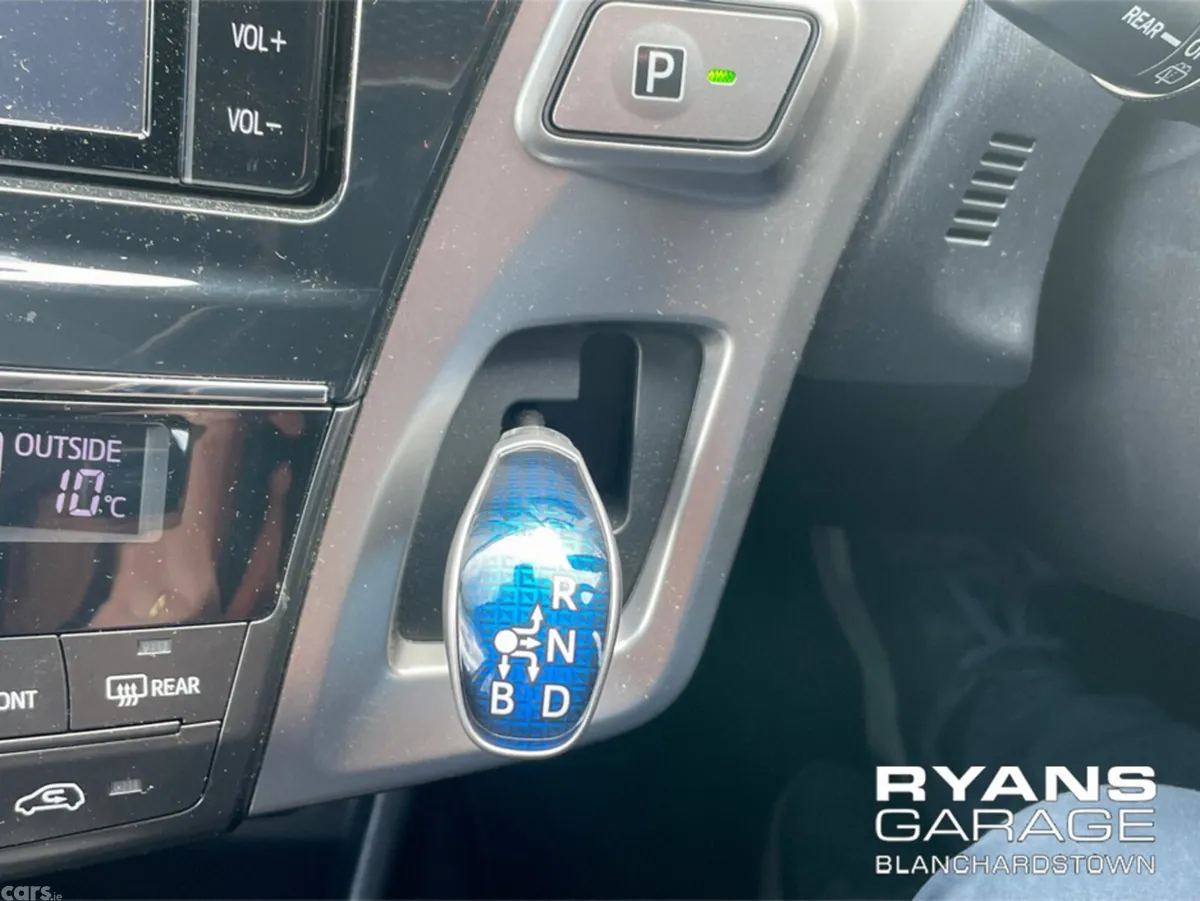 Toyota Prius MPV, Petrol Hybrid, 2019, White