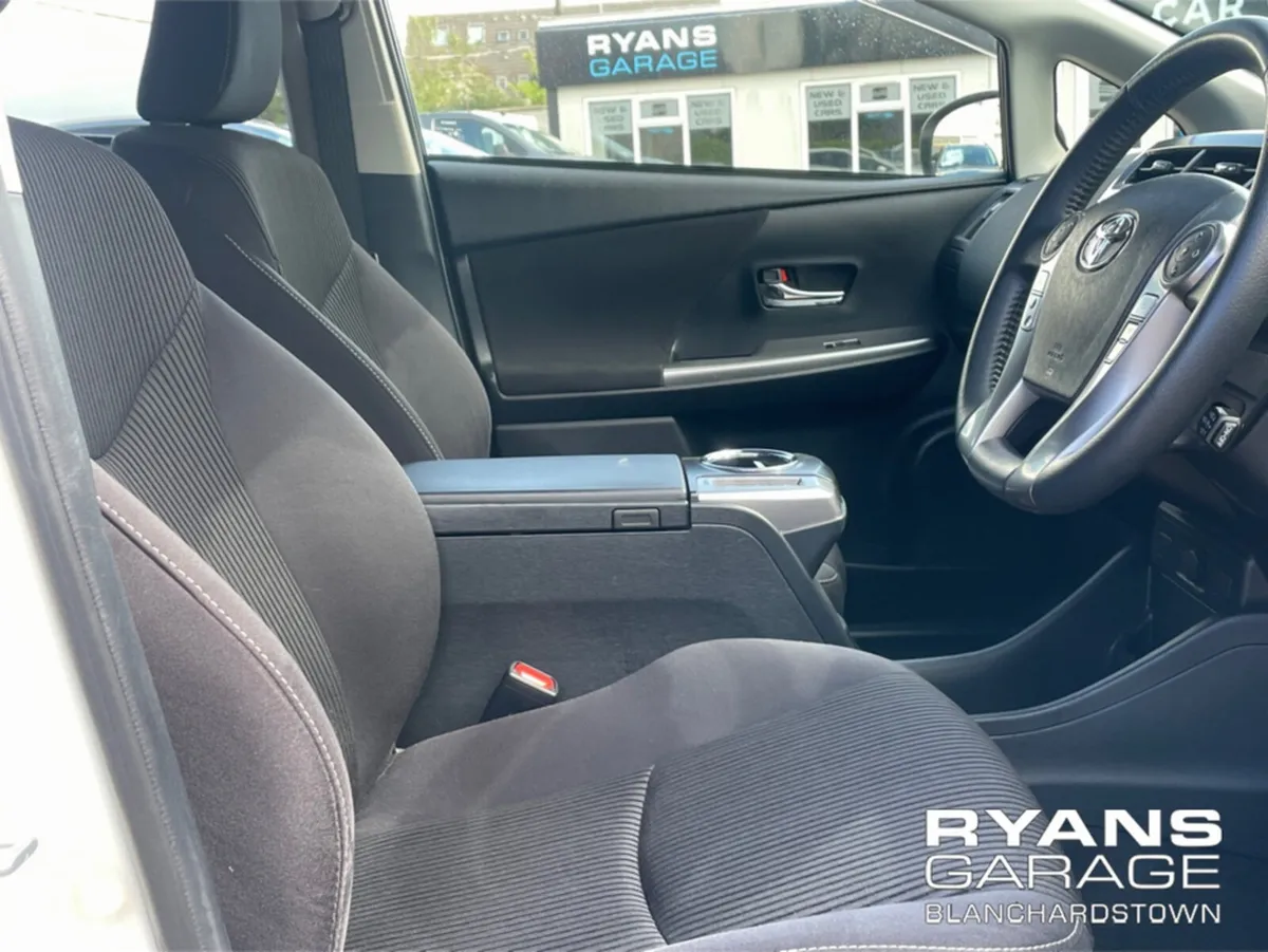 Toyota Prius MPV, Petrol Hybrid, 2019, White