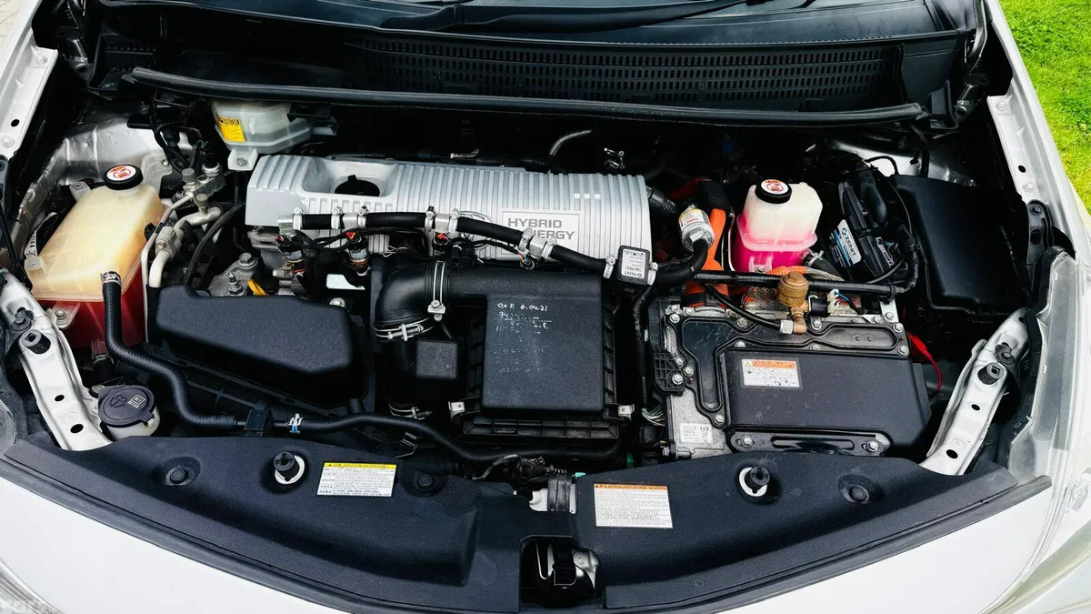 Toyota Prius Hatchback, Petrol Hybrid, 2016, Silver