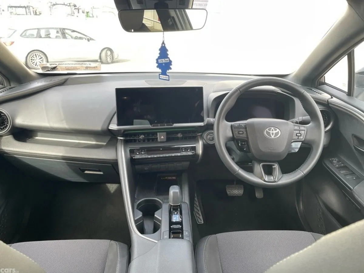 Toyota C-HR SUV, Petrol Hybrid, 2024, White