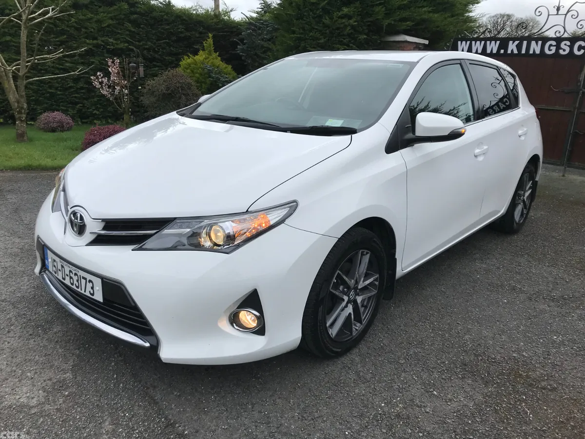 Toyota Auris Hatchback, Petrol, 2015, White