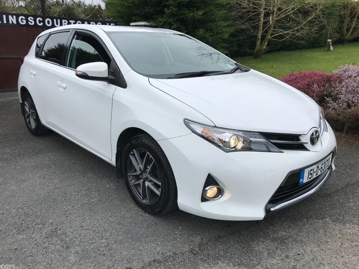 Toyota Auris Hatchback, Petrol, 2015, White