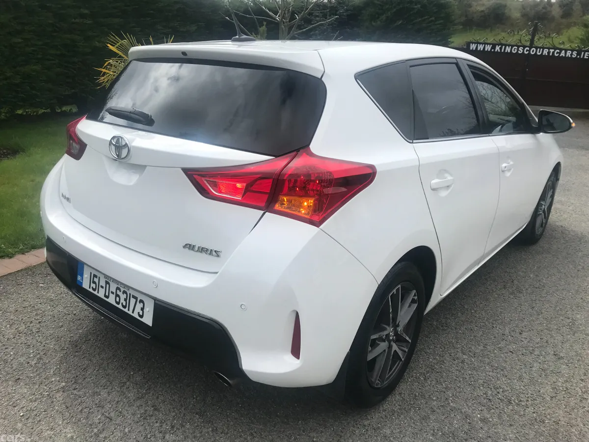 Toyota Auris Hatchback, Petrol, 2015, White