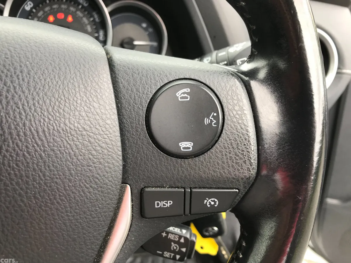 Toyota Auris Hatchback, Petrol, 2015, White