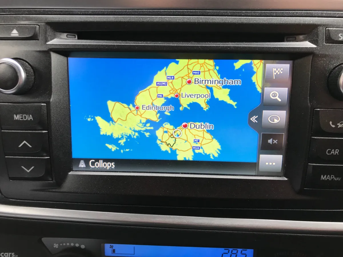 Toyota Auris Hatchback, Petrol, 2015, White