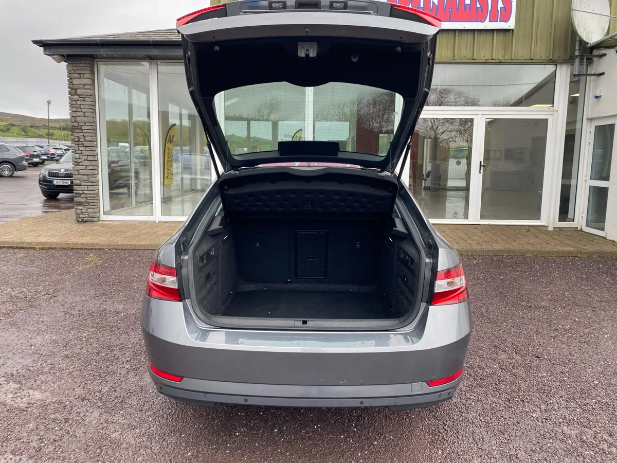 Skoda Superb Saloon, Diesel, 2022, Grey