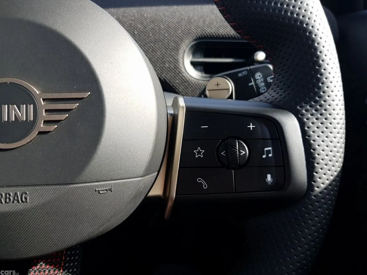 Mini Cooper Hatchback, Petrol, 2025, White