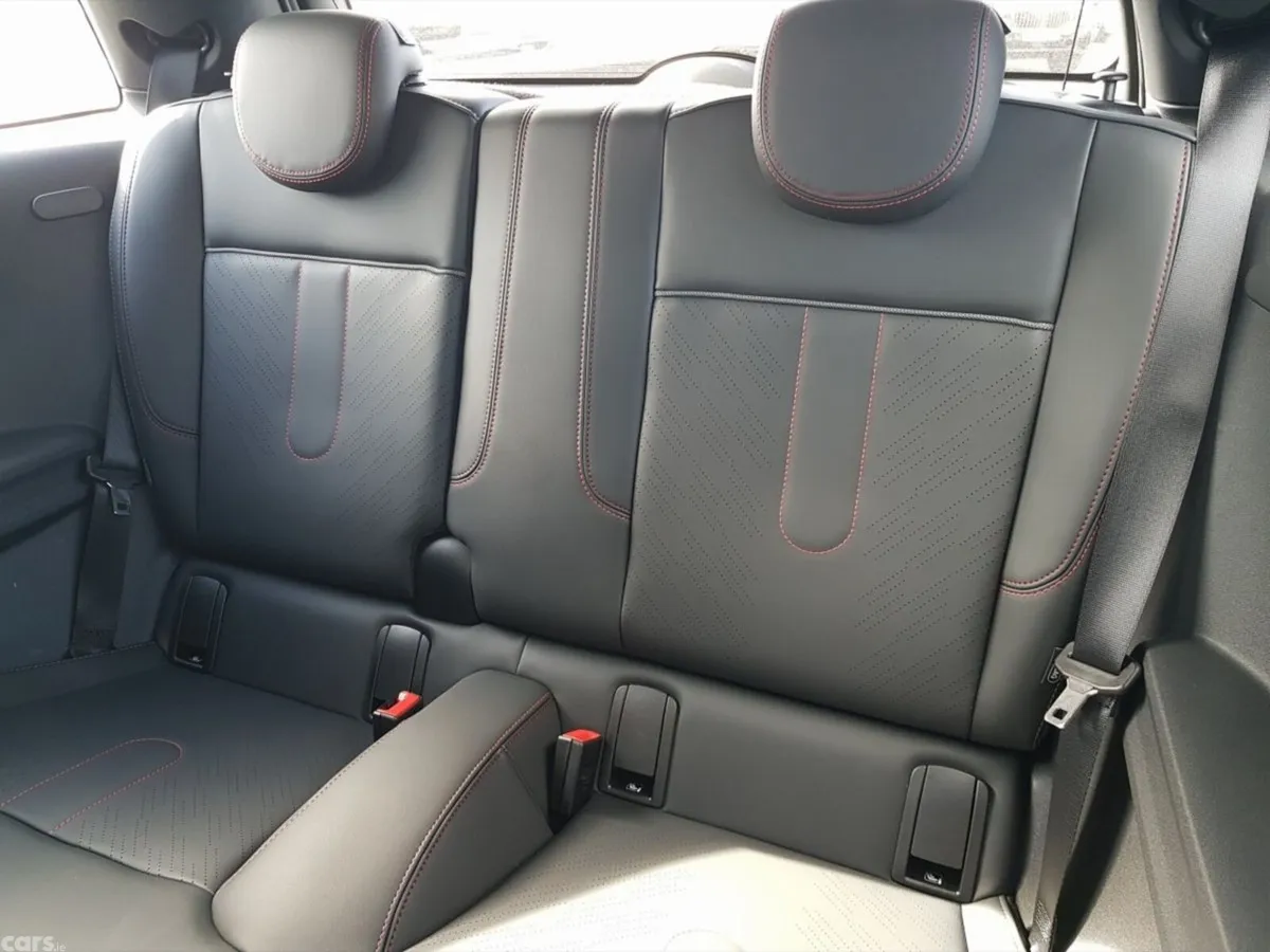 Mini Cooper Hatchback, Petrol, 2025, White
