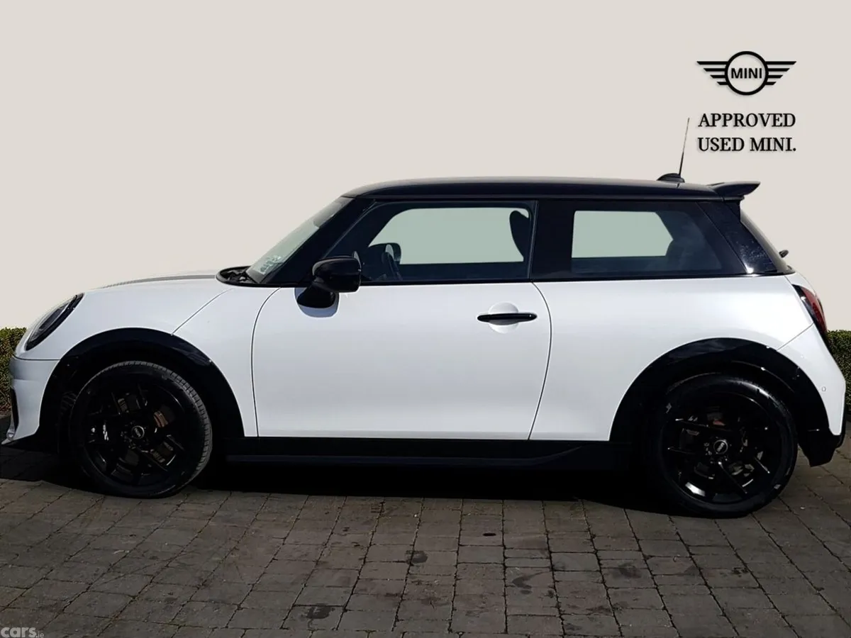 Mini Cooper Hatchback, Petrol, 2025, White