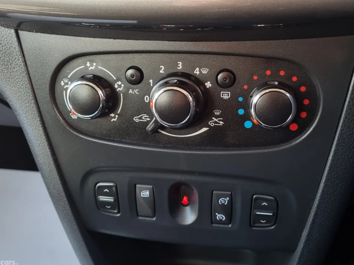 Dacia Sandero Hatchback, Petrol, 2016, White