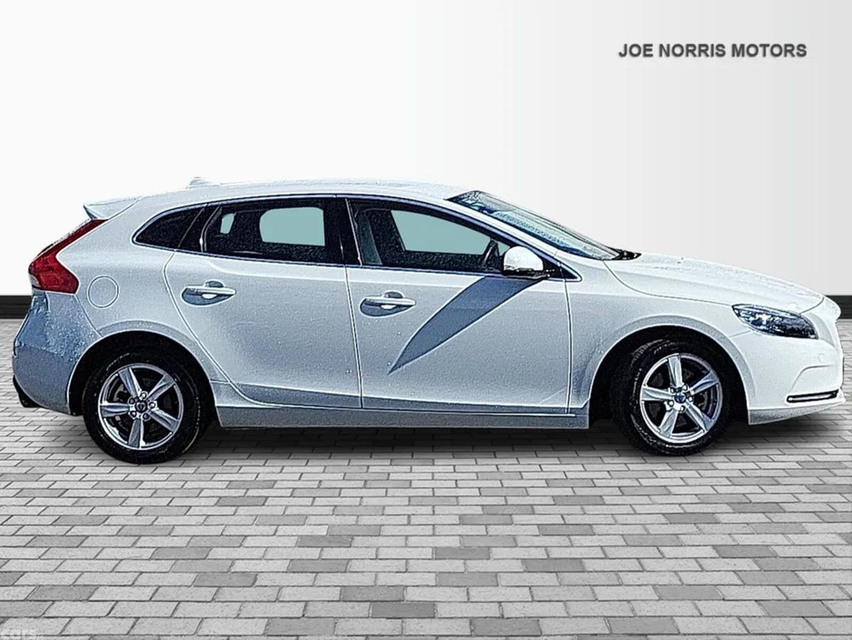 Volvo V40 Hatchback, Petrol, 2015, White
