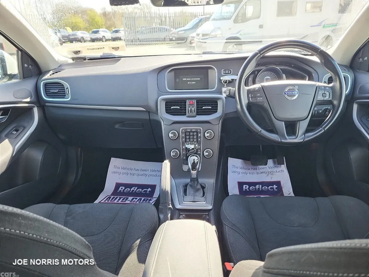 Volvo V40 Hatchback, Petrol, 2015, White