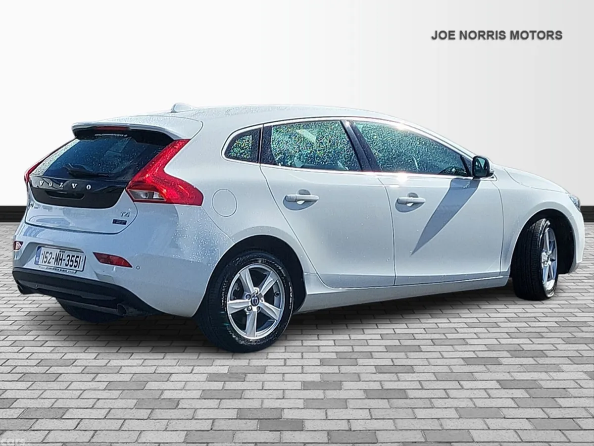 Volvo V40 Hatchback, Petrol, 2015, White