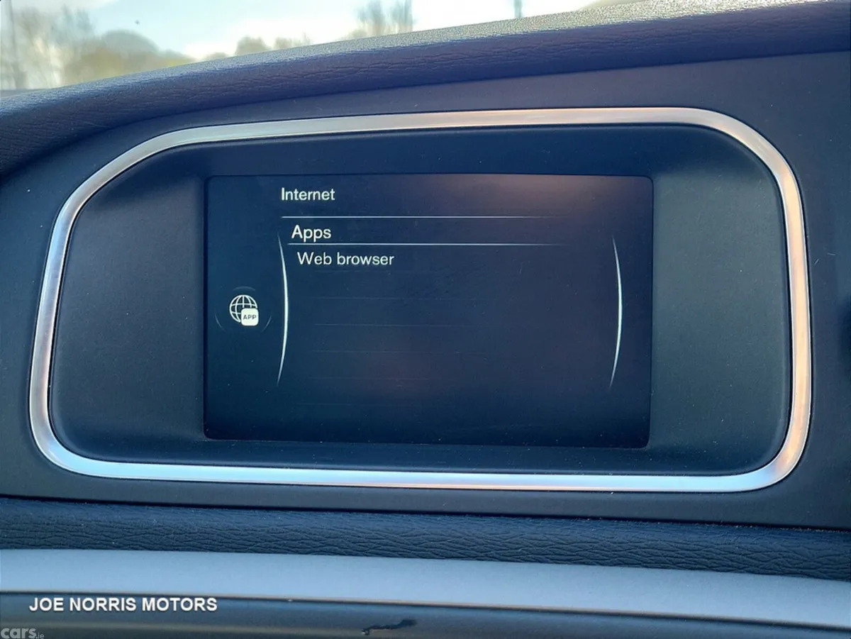 Volvo V40 Hatchback, Petrol, 2015, White