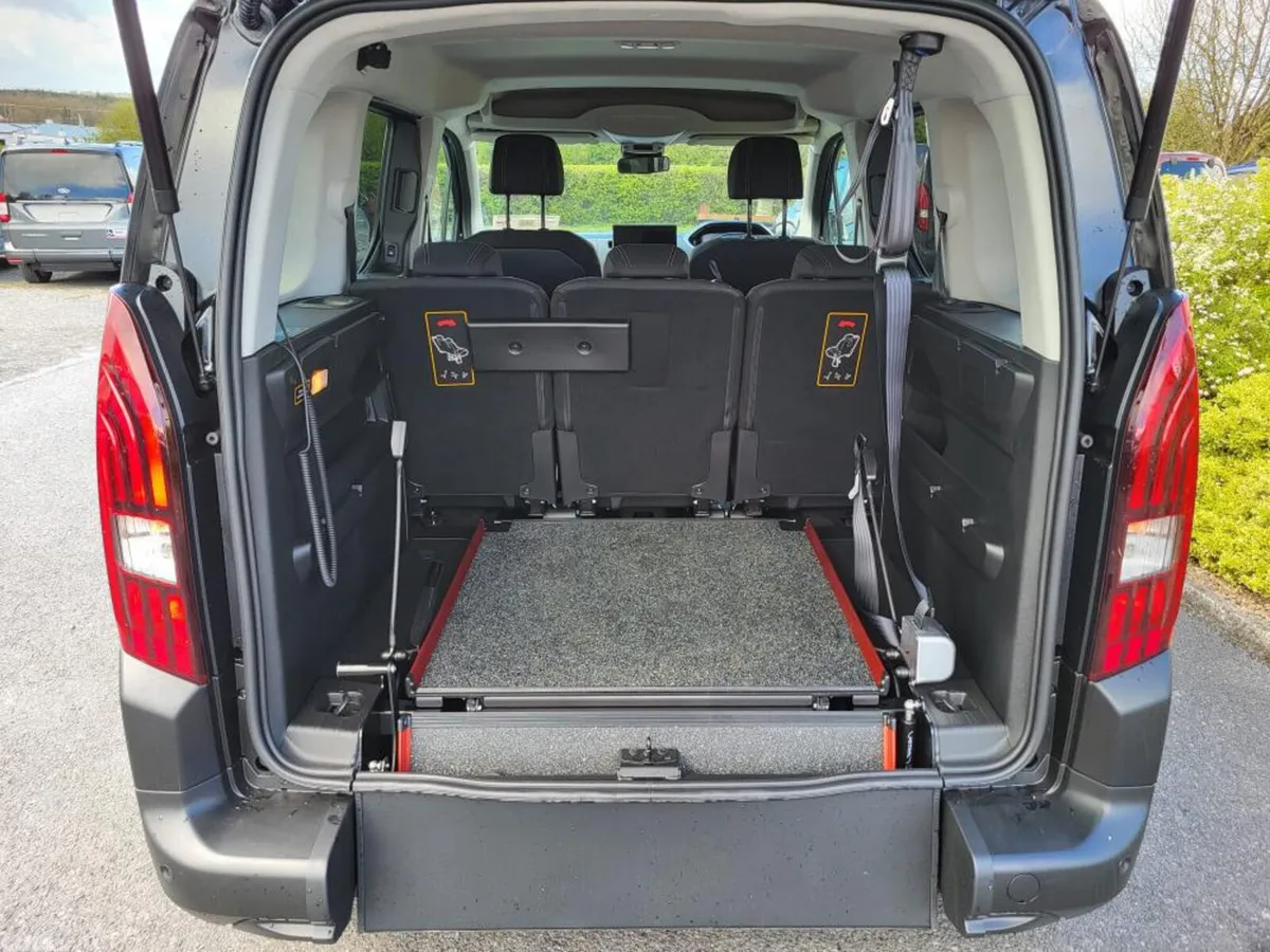 Peugeot Rifter MPV, Diesel, 2026, Black