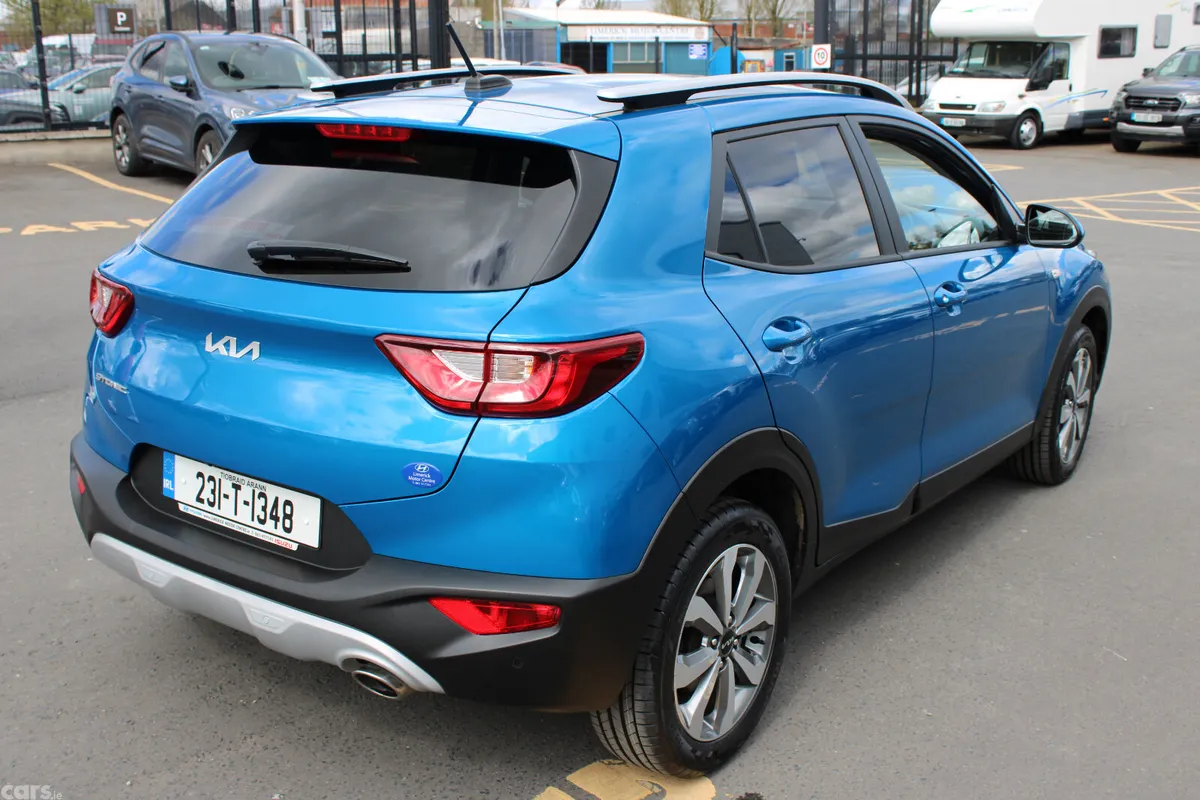 Kia Stonic Estate/Jeep, Petrol, 2023, Blue