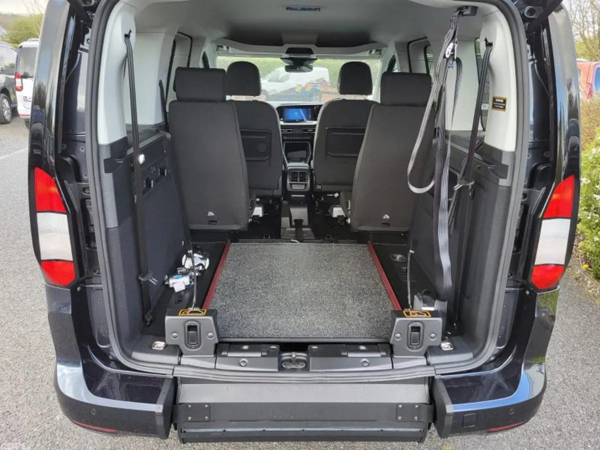 Ford Tourneo Connect MPV, Diesel, 2026, Blue