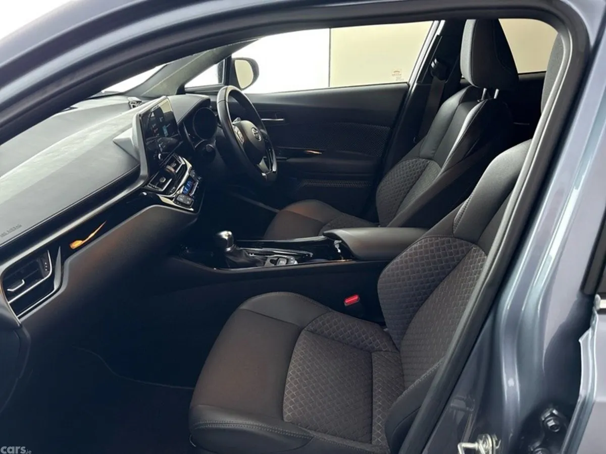 Toyota C-HR SUV, Petrol Hybrid, 2023, Grey