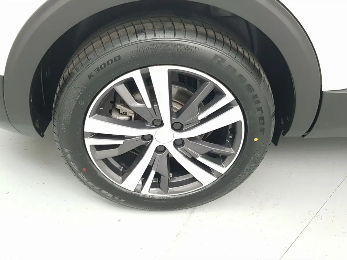 Peugeot 5008 MPV, Petrol, 2023, White