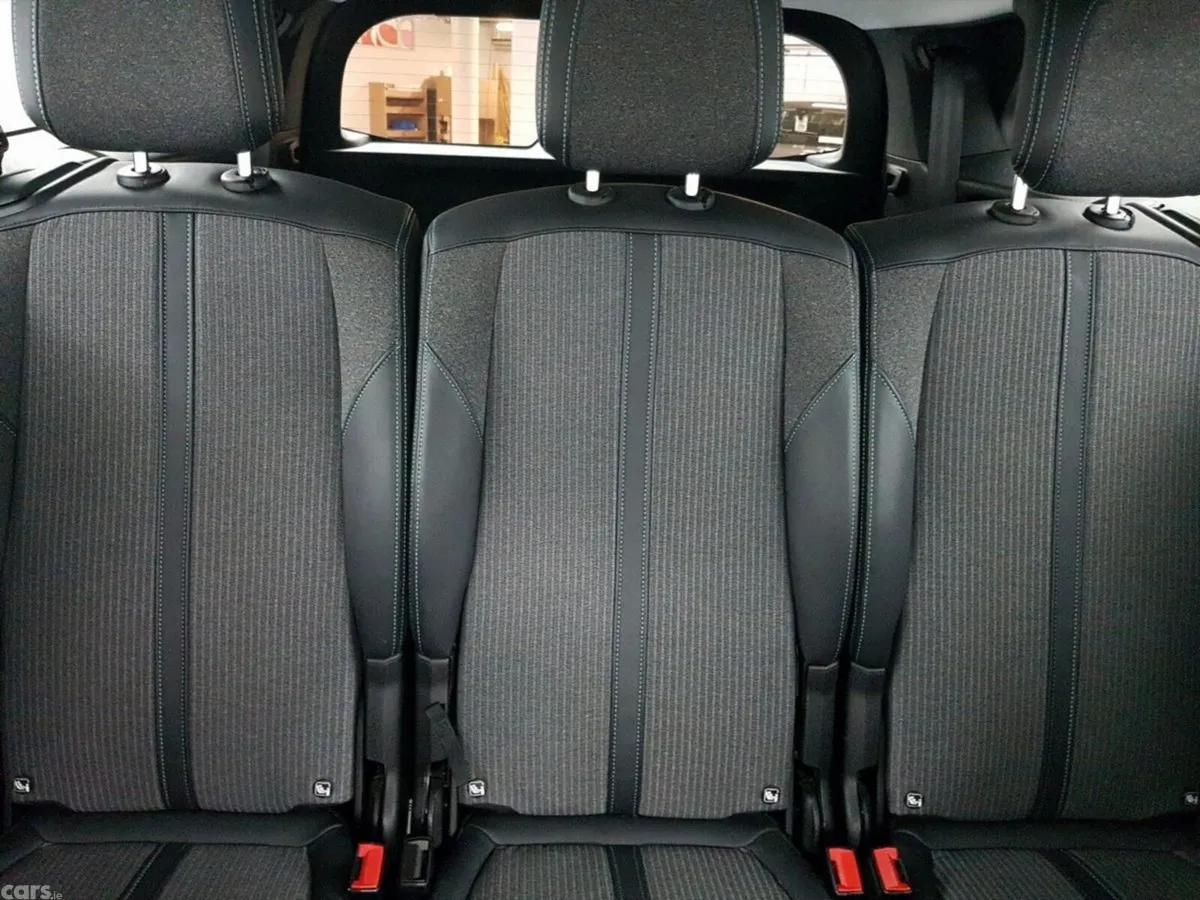 Peugeot 5008 MPV, Petrol, 2023, White