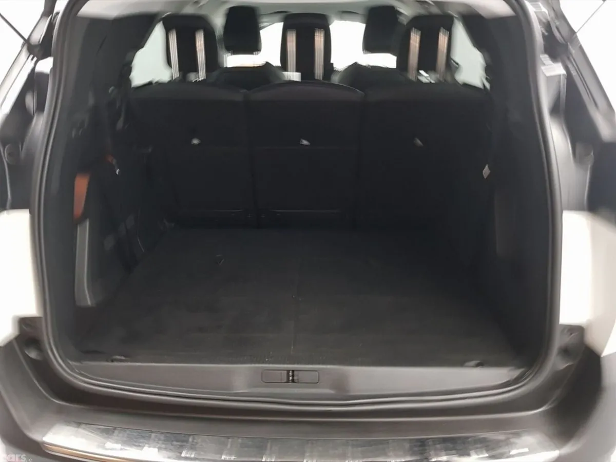 Peugeot 5008 MPV, Petrol, 2023, White