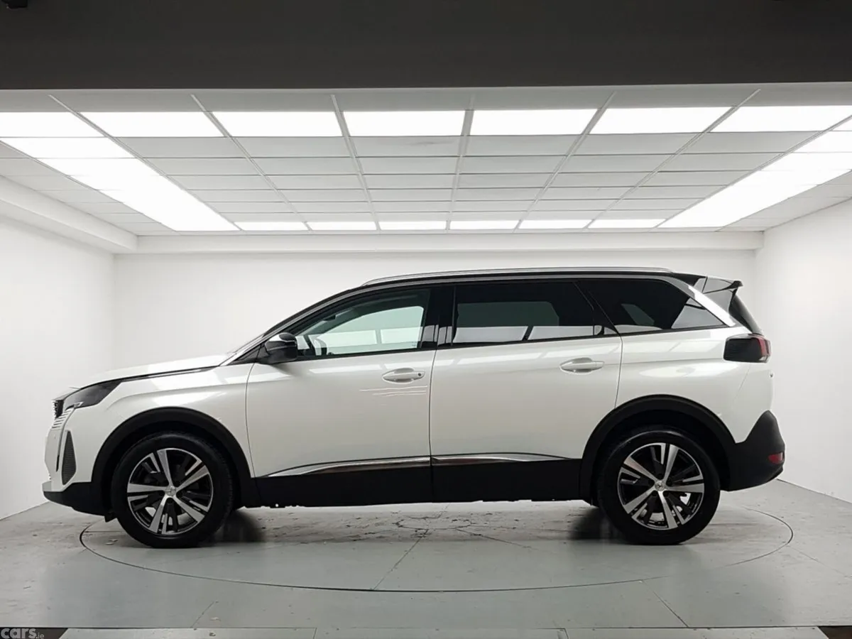 Peugeot 5008 MPV, Petrol, 2023, White