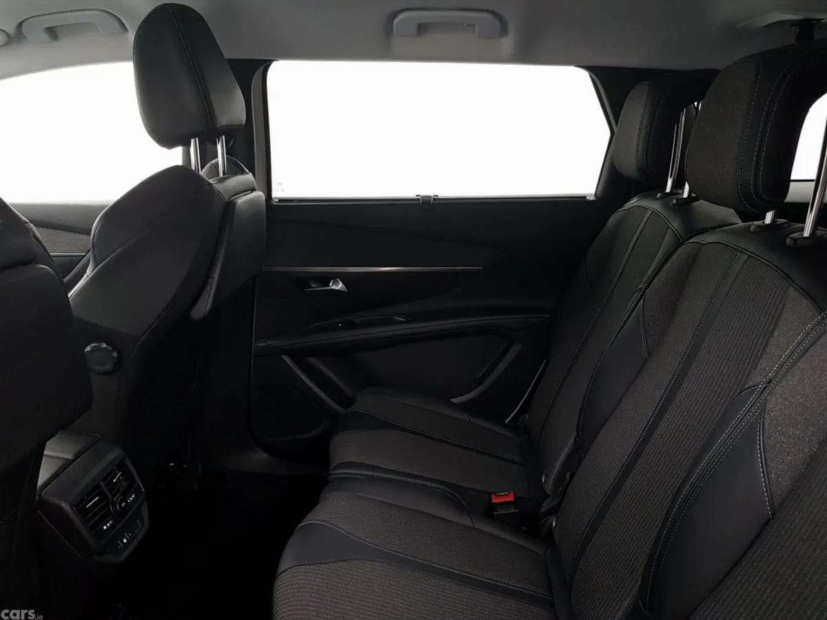 Peugeot 5008 MPV, Petrol, 2023, White