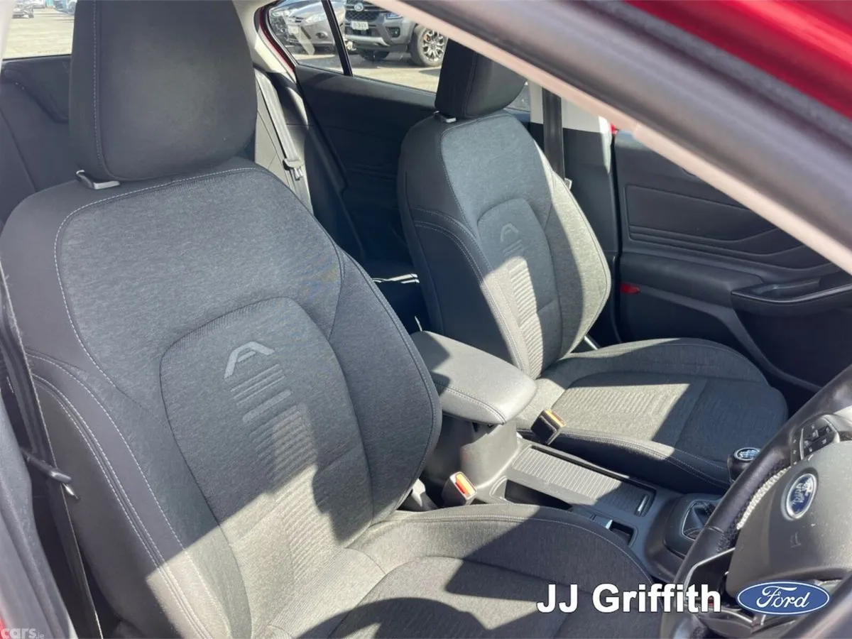 Ford Focus Hatchback, Diesel, 2021, Red