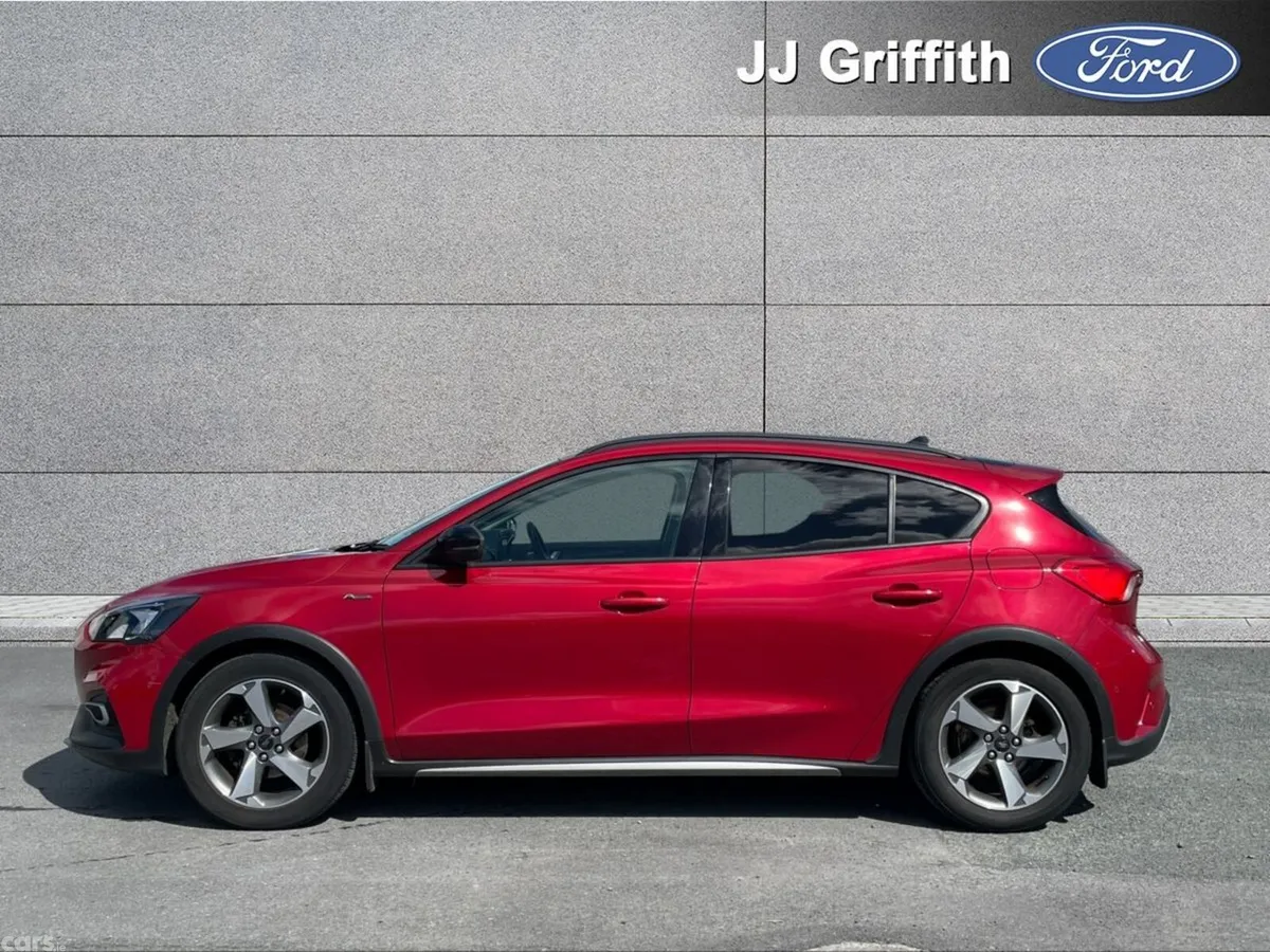 Ford Focus Hatchback, Diesel, 2021, Red