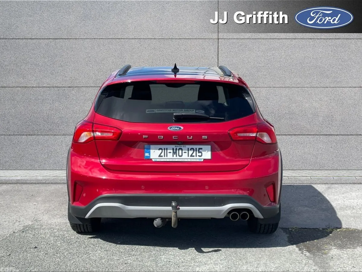 Ford Focus Hatchback, Diesel, 2021, Red