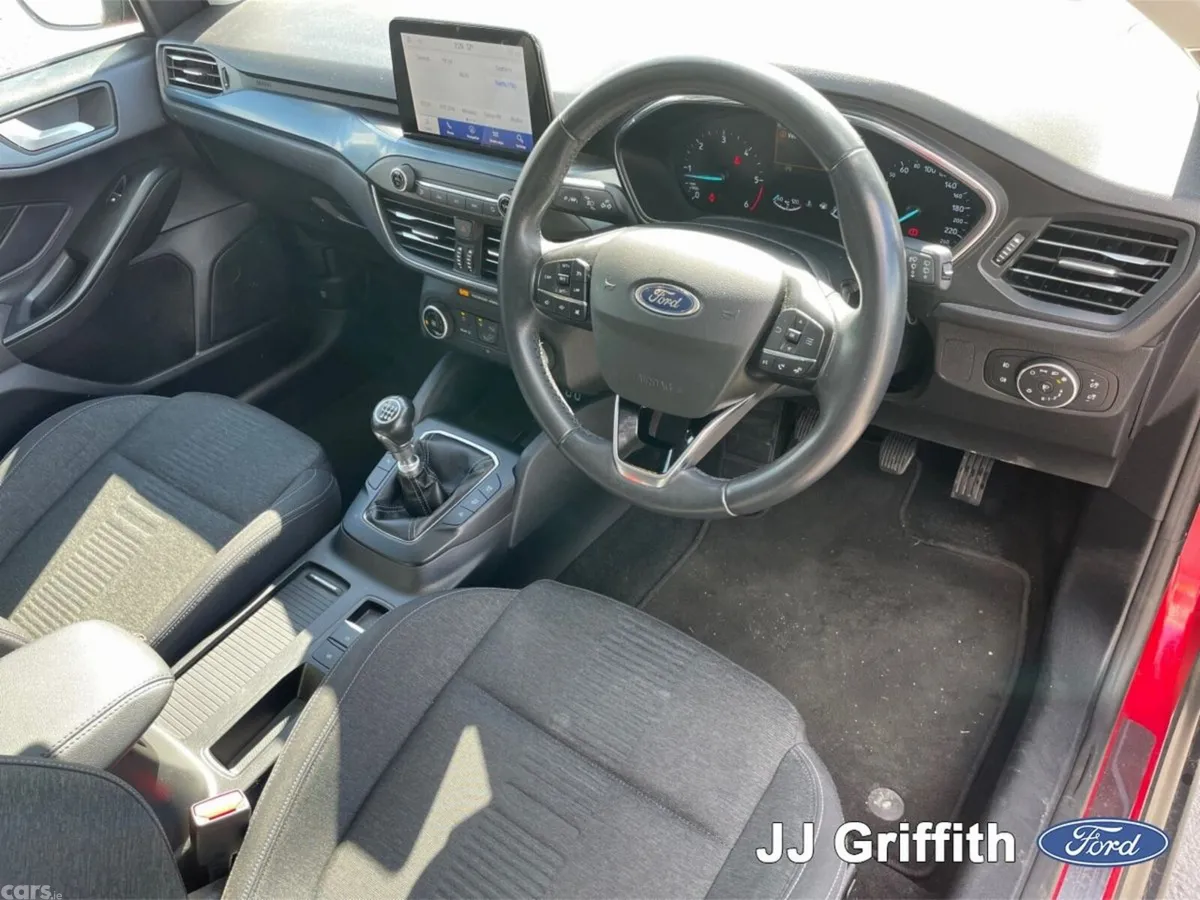 Ford Focus Hatchback, Diesel, 2021, Red