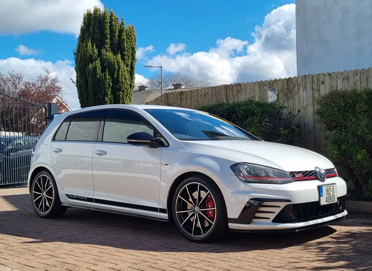 Volkswagen Golf Hatchback, Petrol, 2016, White