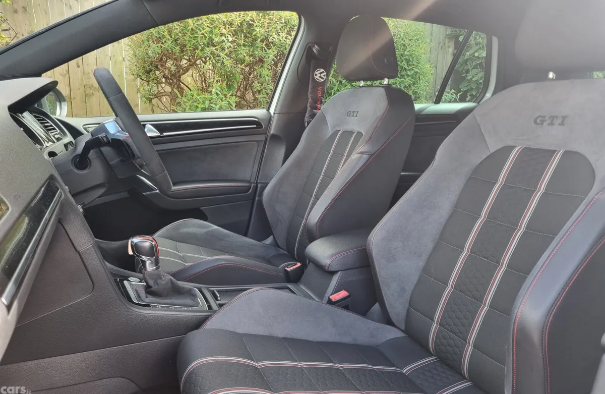 Volkswagen Golf Hatchback, Petrol, 2016, White