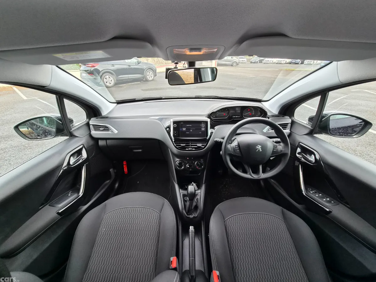 Peugeot 208 Hatchback, Petrol, 2017, Blue