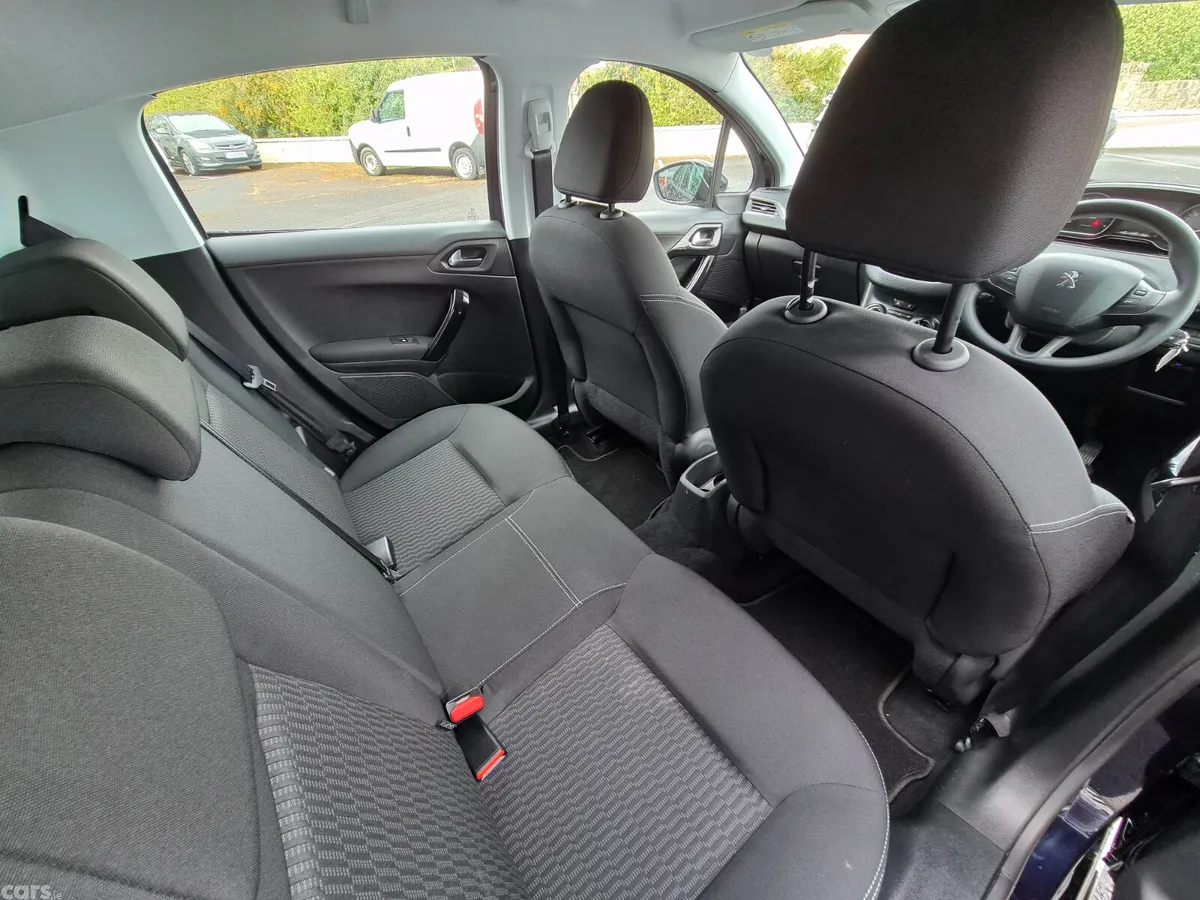 Peugeot 208 Hatchback, Petrol, 2017, Blue