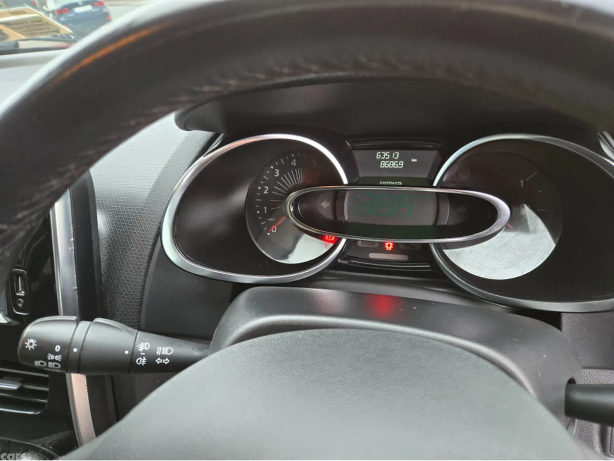 Renault Clio Hatchback, Diesel, 2017, Red