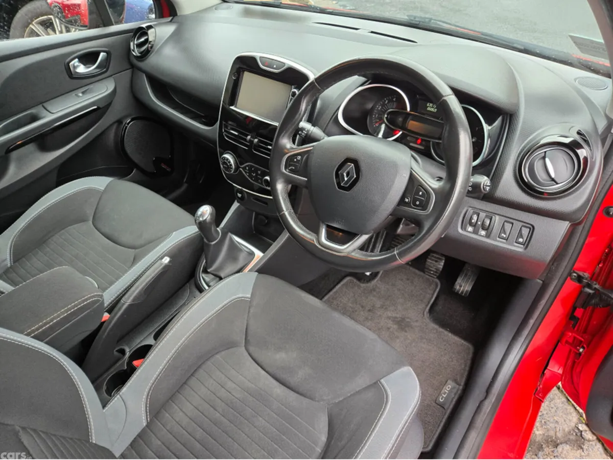Renault Clio Hatchback, Diesel, 2017, Red