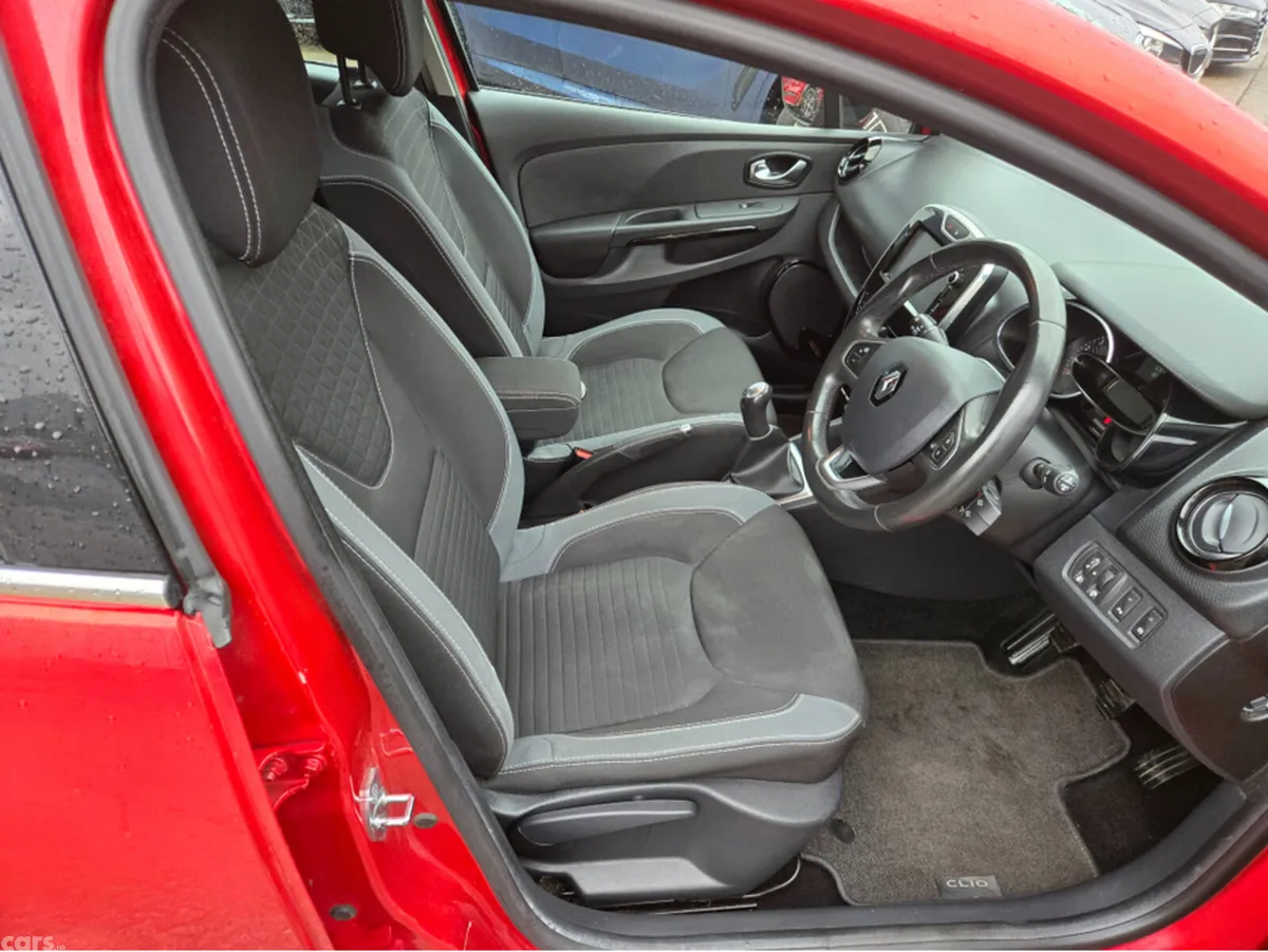 Renault Clio Hatchback, Diesel, 2017, Red