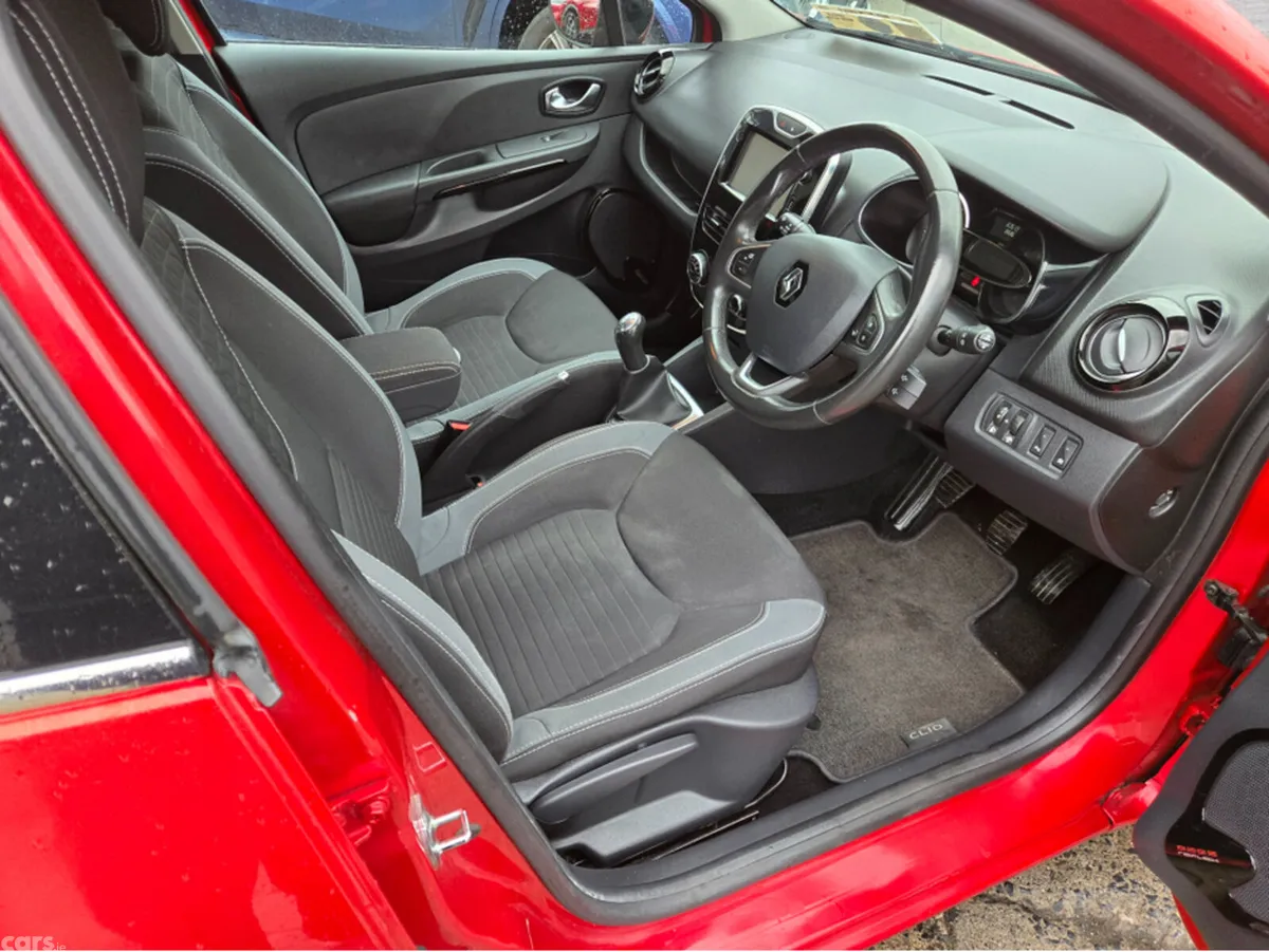 Renault Clio Hatchback, Diesel, 2017, Red