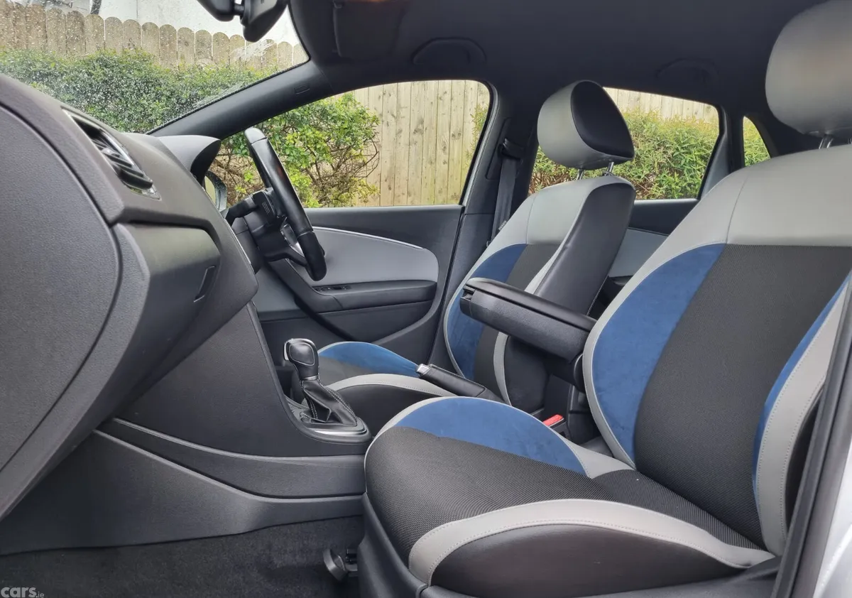 Volkswagen Polo Hatchback, Petrol, 2014, Silver