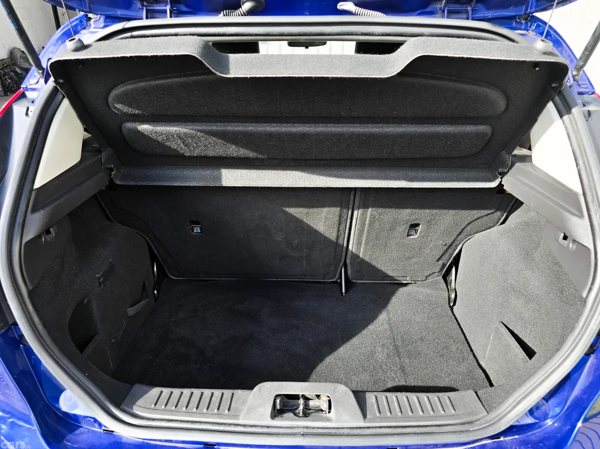 Ford Fiesta Hatchback, Petrol, 2015, Blue