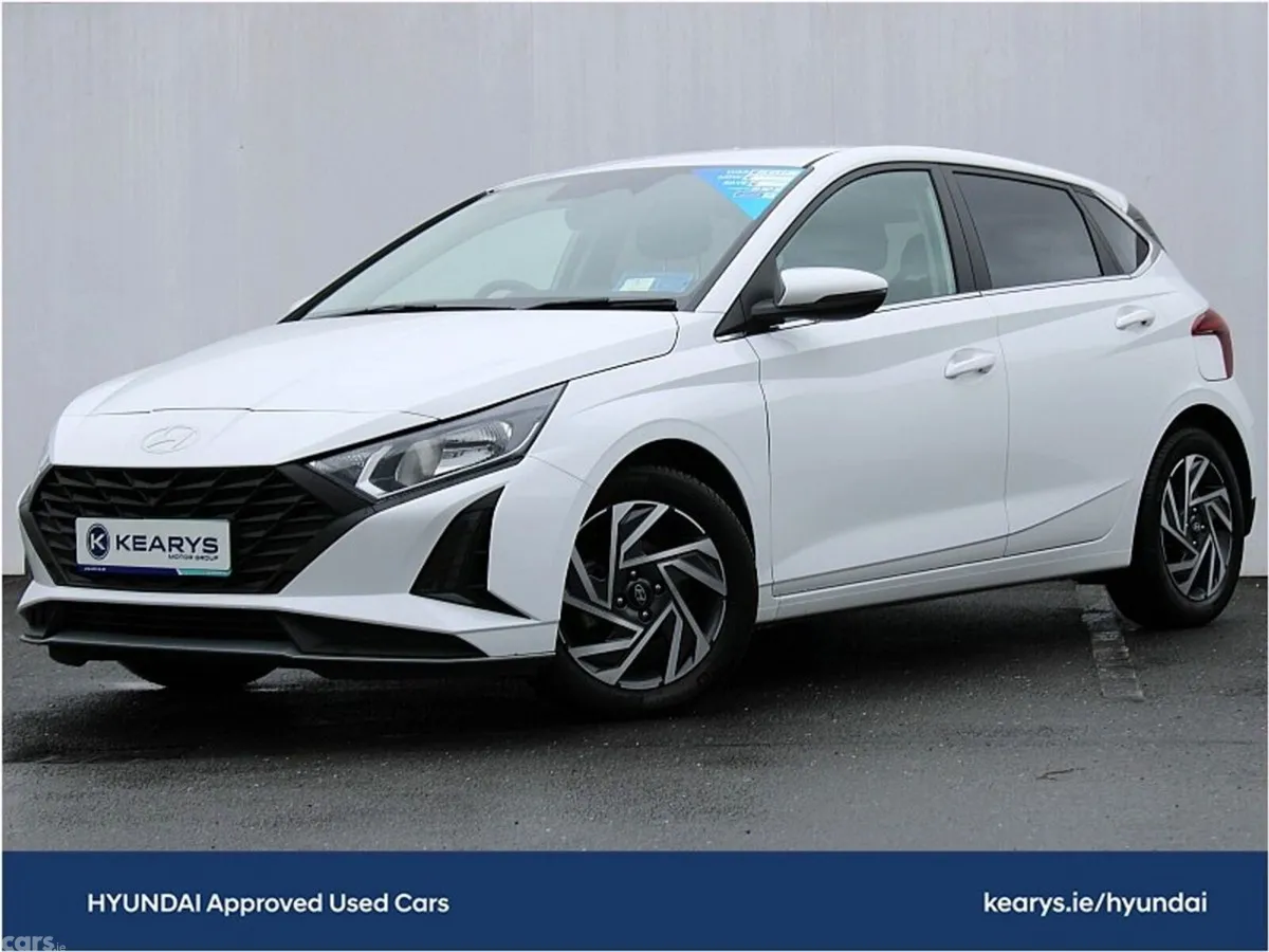 Hyundai i20 Hatchback, Petrol, 2025, White