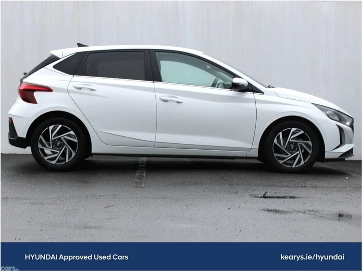 Hyundai i20 Hatchback, Petrol, 2025, White