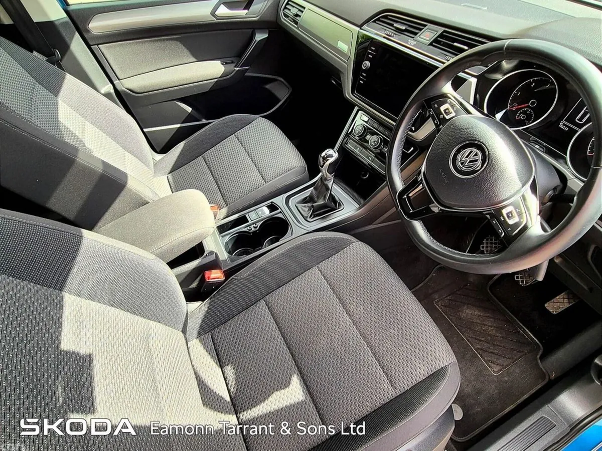 Volkswagen Touran MPV, Diesel, 2021, Blue