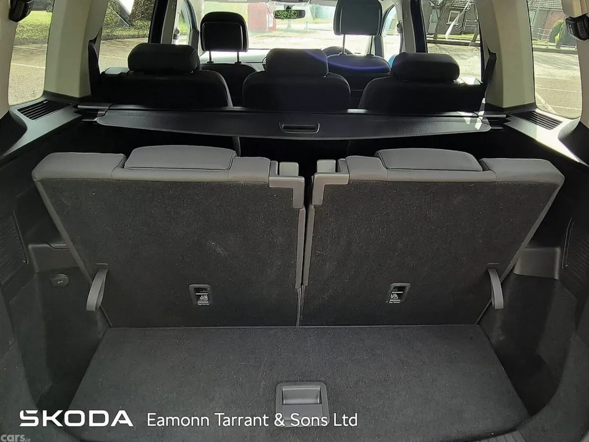 Volkswagen Touran MPV, Diesel, 2021, Blue