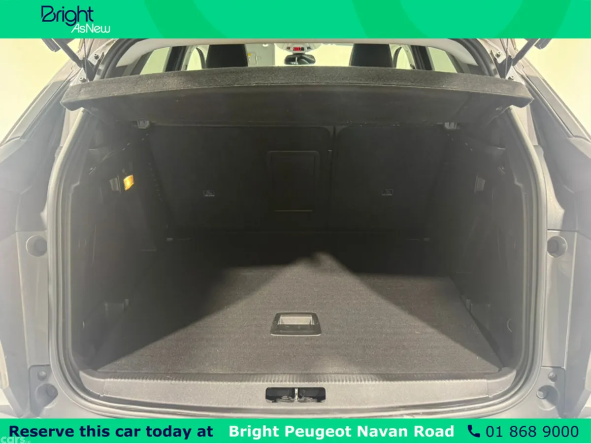 Peugeot 3008 MPV, Petrol, 2023, Grey