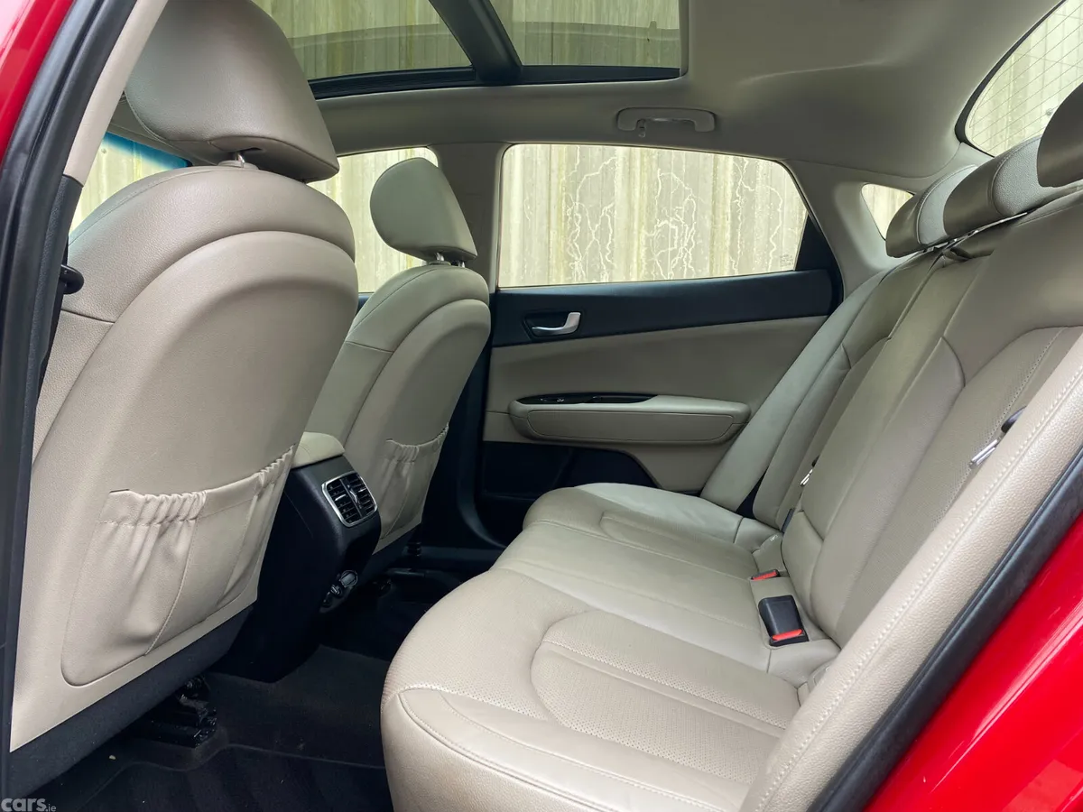 Kia Optima Saloon, Diesel, 2019, Red