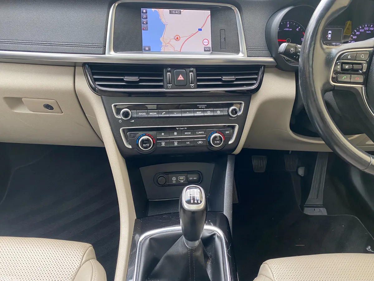Kia Optima Saloon, Diesel, 2019, Red