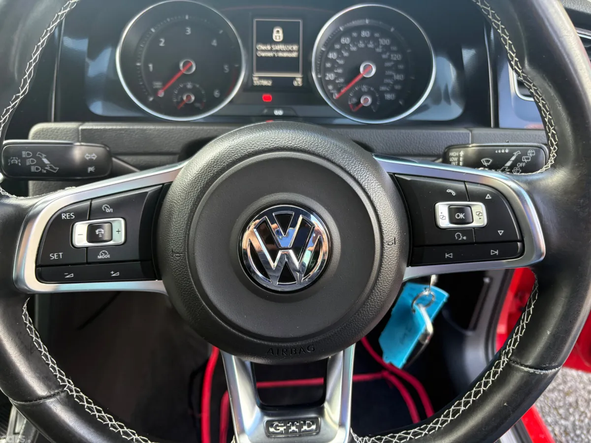 Volkswagen Golf Hatchback, Diesel, 2015, Red