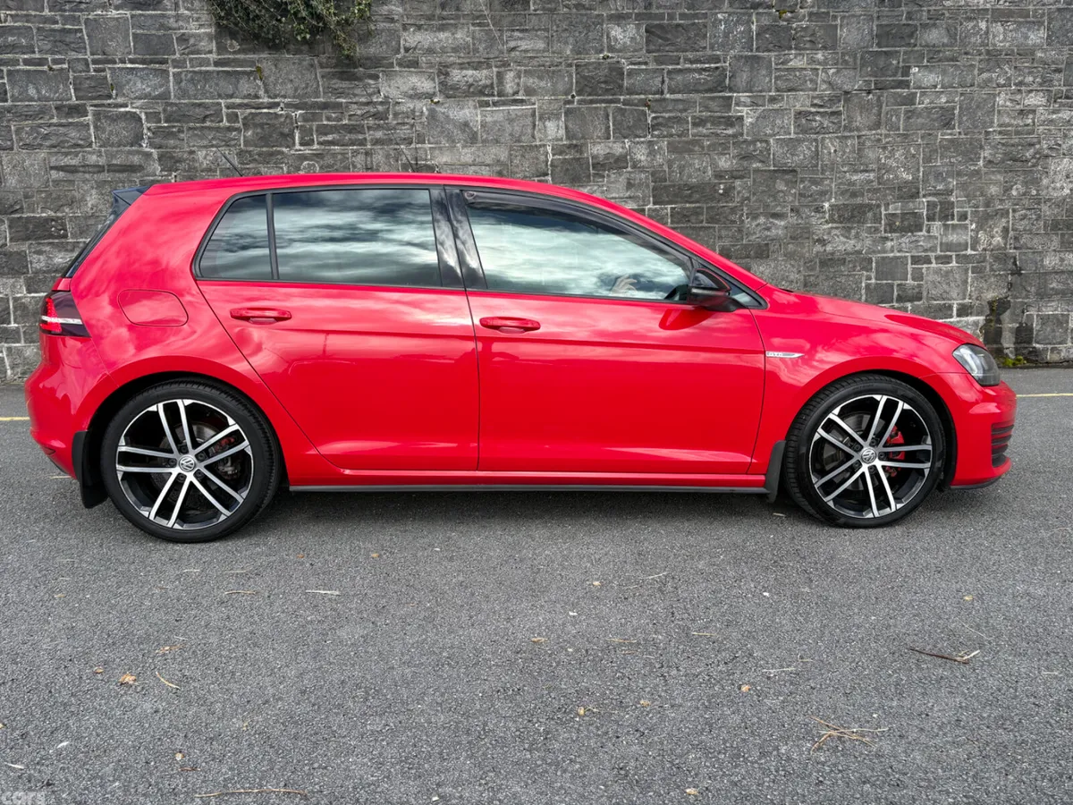 Volkswagen Golf Hatchback, Diesel, 2015, Red